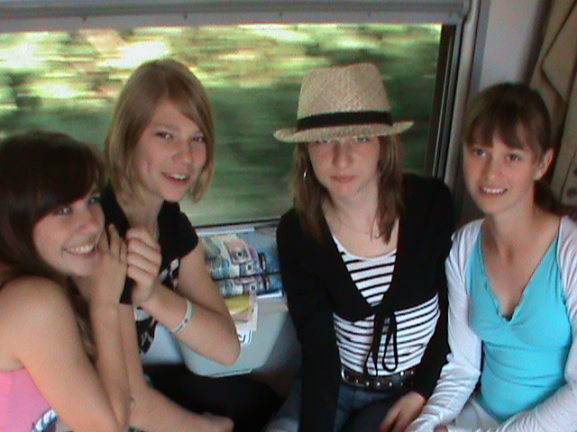 Hanďa, Anče, Terka, a Ivča ve vlaku